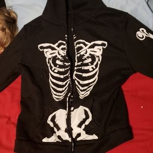 Skeleton printed fleece hoodie.